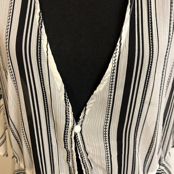 Cato Plus Size Lightweight Sheer Duster, Sz. 14/16W. - Picture 6 of 10